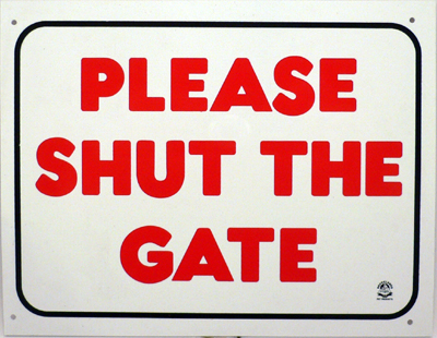 Brooklands Plaque ‘Please Shut The Gate’ Sign